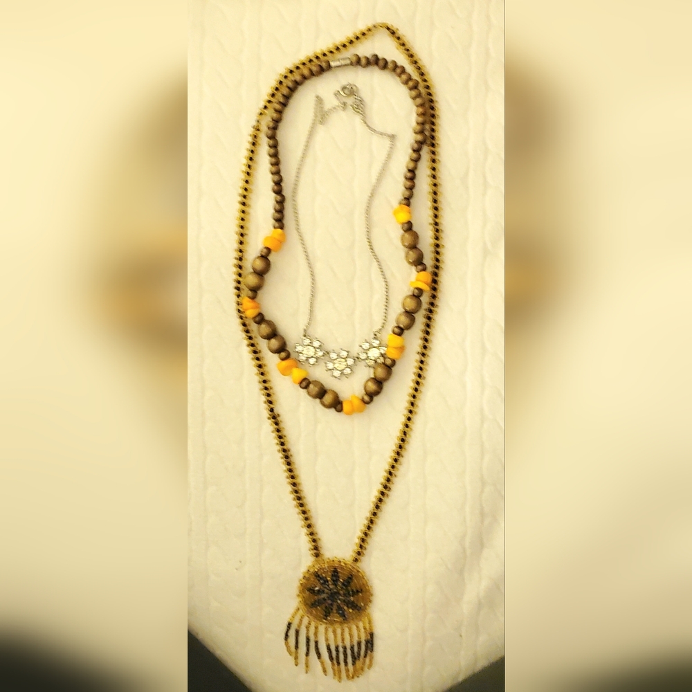 Lot of 3 vintage necklaces